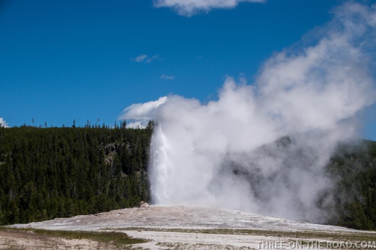 Yellowstone-OldFaithful-1