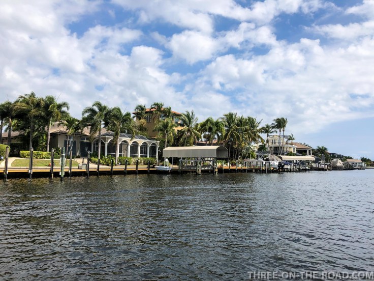 Villa Montclaire, Karin u Sarah